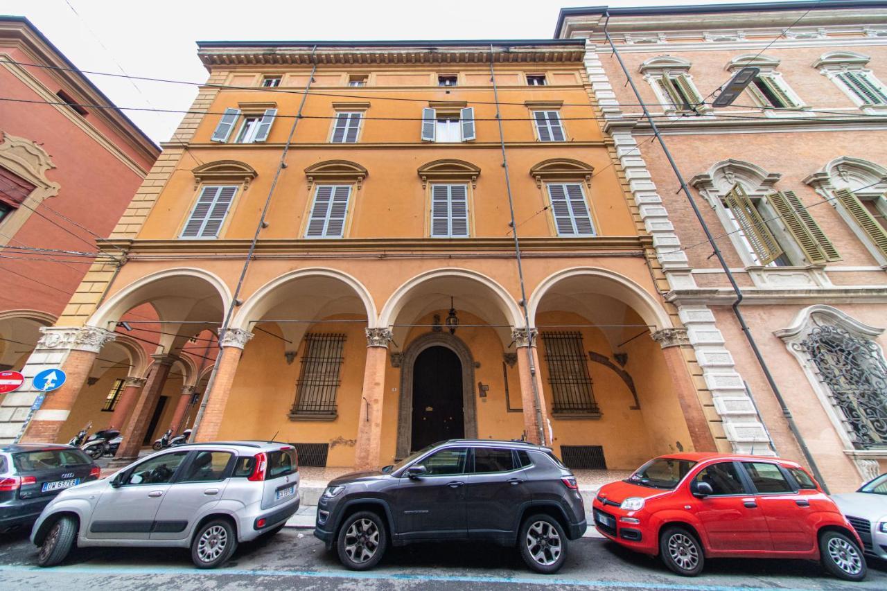 Lussuoso Appartamento Nel Cuore Di Болонья Экстерьер фото